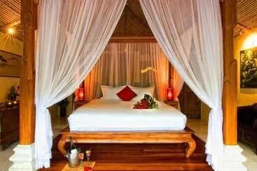 Hotel Japanese Mountain Retreat Mineral Springs & Spa