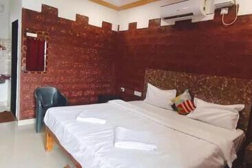 בית מלון כפרי Red Stone Haritage Baga Goa