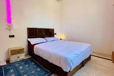 Majatalo Izurf Geust House