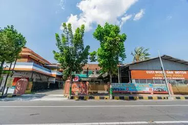 Hotelli Oyo 94172 Mata Air Guest House Madiun