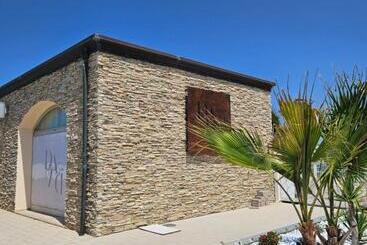 Hotelli Dada Suites And Sea