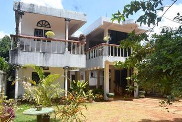 Majatalo Pahan Guest Anuradhapura