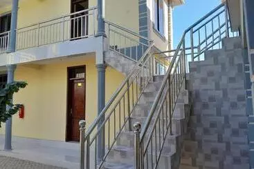 ホテル Gustina Zuzu Village Lodge