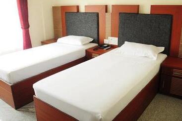 בית מלון כפרי Highway Palace Inn