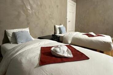 Panzió Paradise Suites