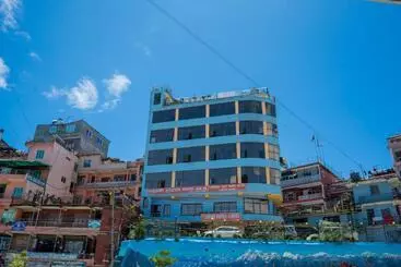 هتل Laxmi Lodge, Charikot