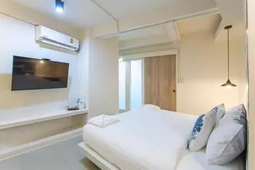 Hotel The Light House At Town Phuket