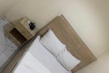 2508 Hotel And Suites