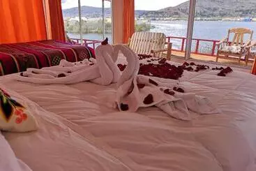 Hotel Uros Suma Qhota Lodge