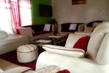 پانسیون 3 Bed Guesthouse With With Water, Electricity Wifi