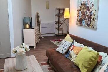 צימר Gîte En Face Du Château De Nizas, Totale Renovation Et Changement De Proprietaire, 4 Chambres D Hôte