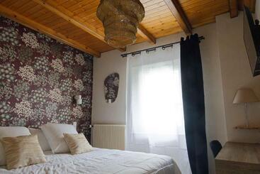 Отель Maison Capdet