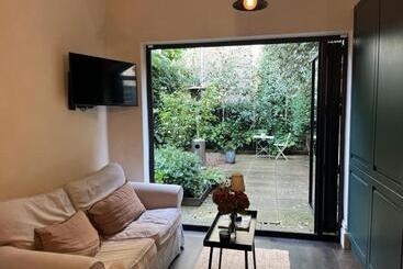 Majatalo Beautiful Double Room In Garden Apartment