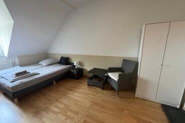 بنسيون Doppelzimmer Mit Bad Und Tv 18