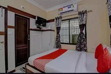 Pensione Poulomi Hotel & Associate