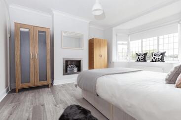 بنسيون Heathrow Plane Spotters Lodge