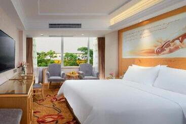 Vienna Hotel Guangxi Hezhou Guposhan Suifeng