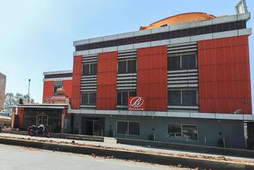 Oyo Hotel Prudhvi Devi