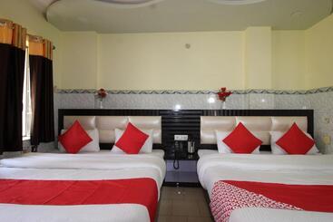 Oyo Hotel Blue Diamond