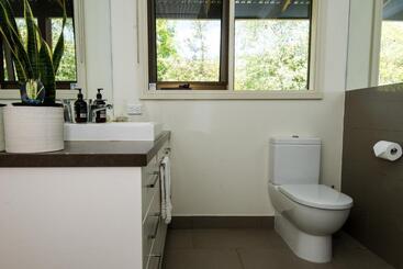 Bed and Breakfast Hollyhock