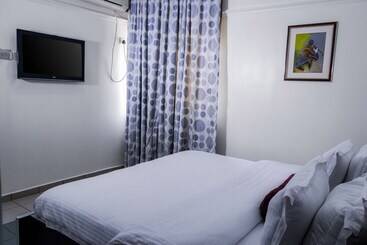 هتل Bristlecone Suites & Apartment