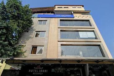 Collection O Hotel Johri Residency