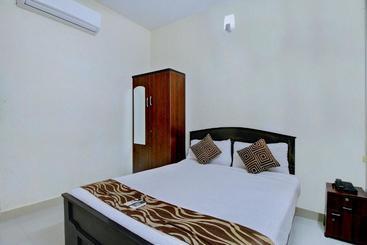 ホテル Oyo Rooms Ecr Road Opposite Spencers