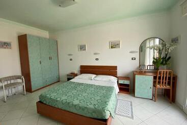 בית מלון כפרי Capri