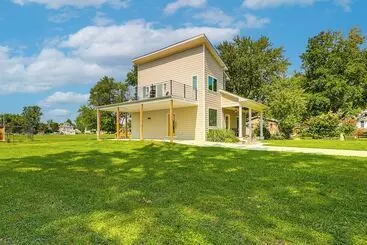 Mökkimajoitus Rock Hall Retreat W/ Balcony Near Park & Marina!