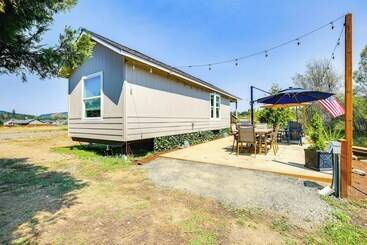 Gîte Rural Southern Oregon Cabin: Fire Pit & Private Pond!