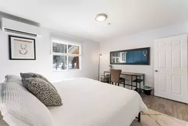 Mökkimajoitus Birchwood By Avantstay Game Room + Lake Access