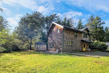 Dom wiejski Lolis Place By Avantstay Walk To The Beach + Private Hot Tub