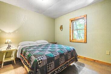 茅舍 Peaceful Wautoma Retreat W/ Deck On 10 Acres!