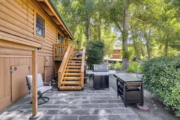 Mökkimajoitus Deck & Pool Access: Pine Mountain Club Cabin!