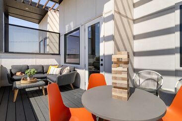 کلبه The Conway 5 Br Buyout W/ Deck In Music City