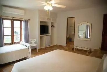 Contadora Island Inn B&b