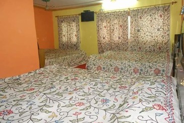 Hotel Goroomgo Rooma Srinagar