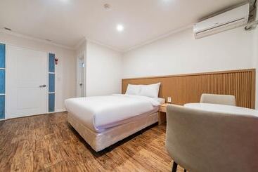 فندق على الطريق Sokcho Hotel Cheongcho