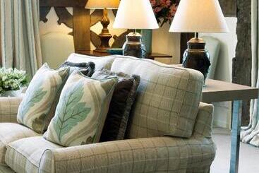 צימר The North Wing   Combermere Abbey