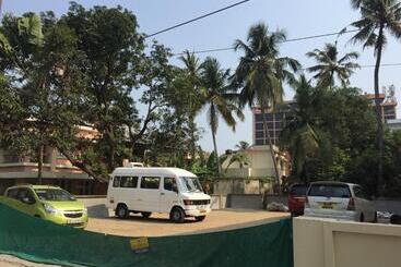 Hotel Mega Tourist Home Palarivattom