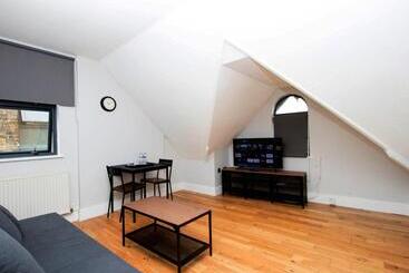 Отель Westciti Caroco Apart