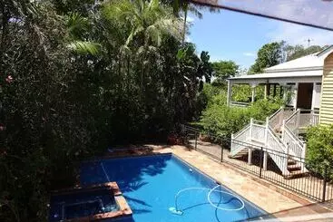 Jacaranda Lodge B&b