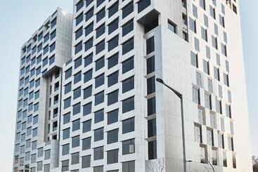 هتل Royal Emporium Incheon Airport