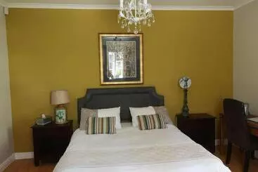 Almond Cottage Bed & Breakfast