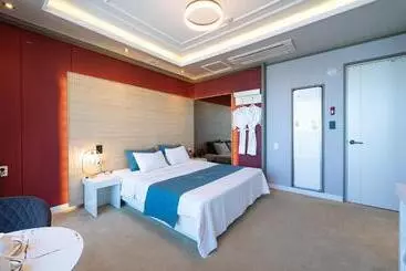Hotel The One