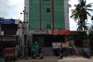 Hotel Iroomz Amrutha Residency