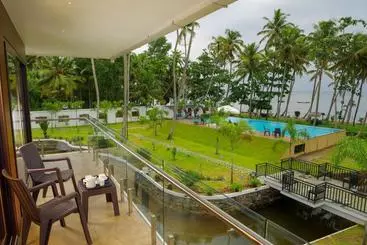 Resort Lake Canopy Alleppey
