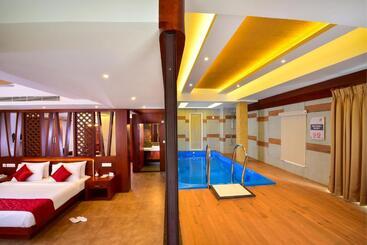 Resort Lake Canopy Alleppey