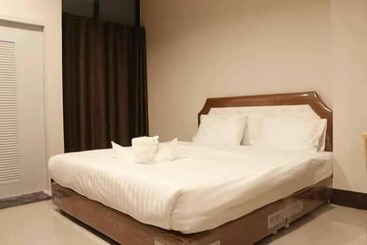 فندق على الطريق Naiya Place