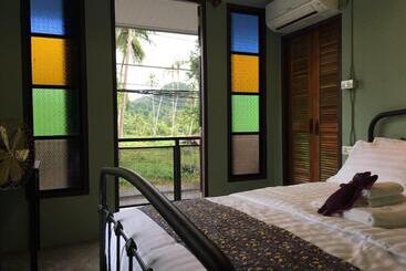 هاستل Talardkao Balcony Krabi